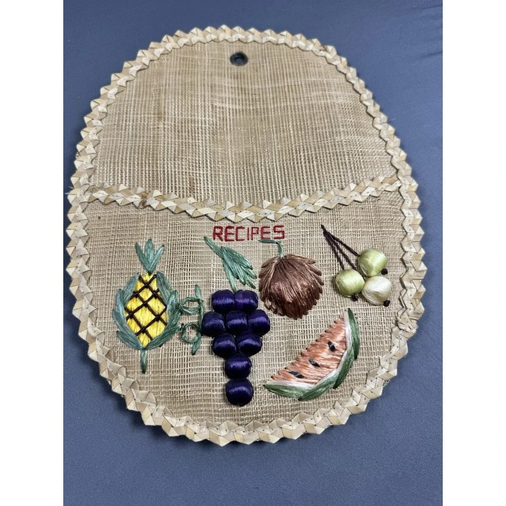 Vintage Mid Century MCM Raffia‎ Woven RECIPE HOLDER FRUIT Wall Hanging Art 12